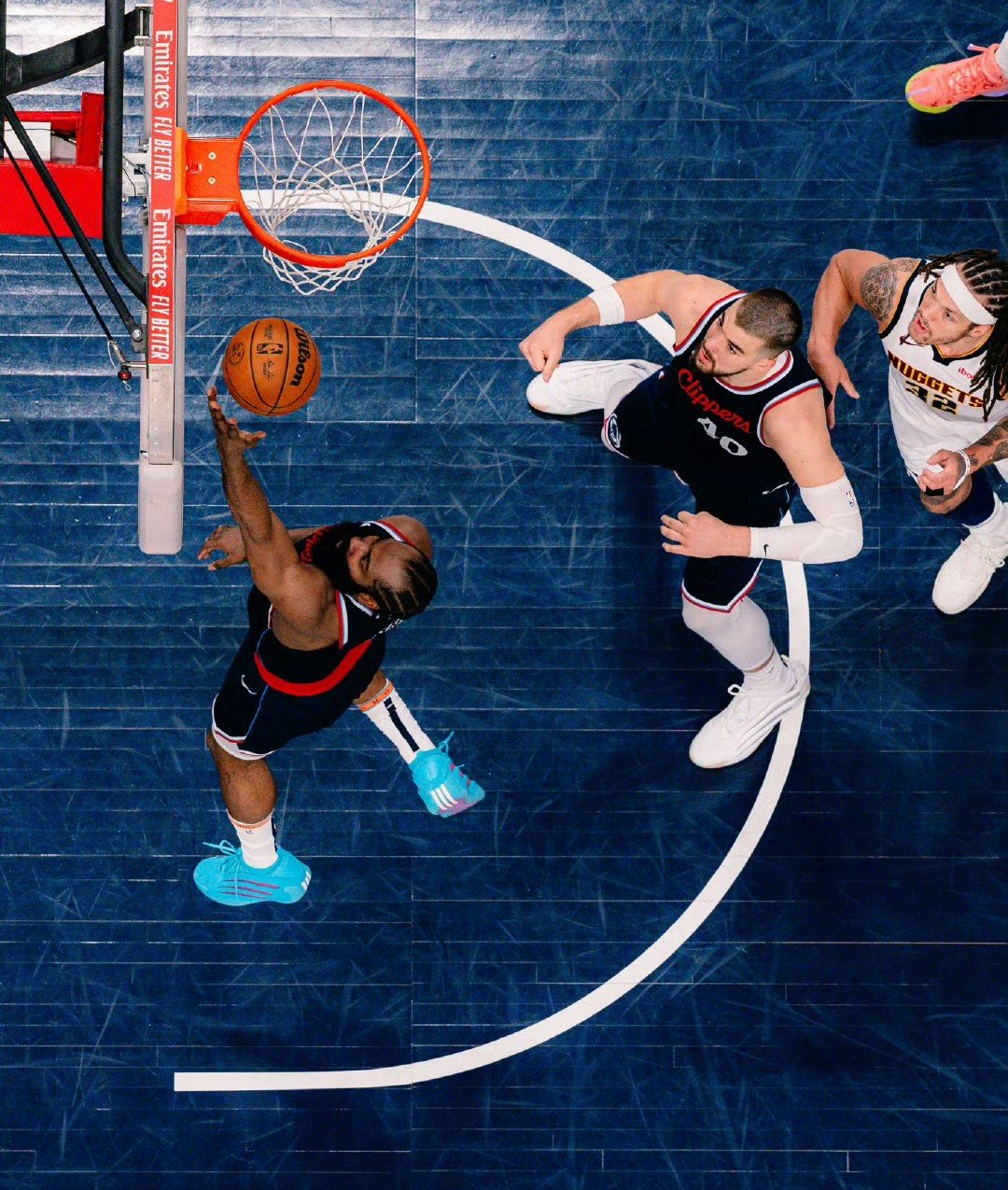 欧冠篮球赛季后赛开始，强强对抗