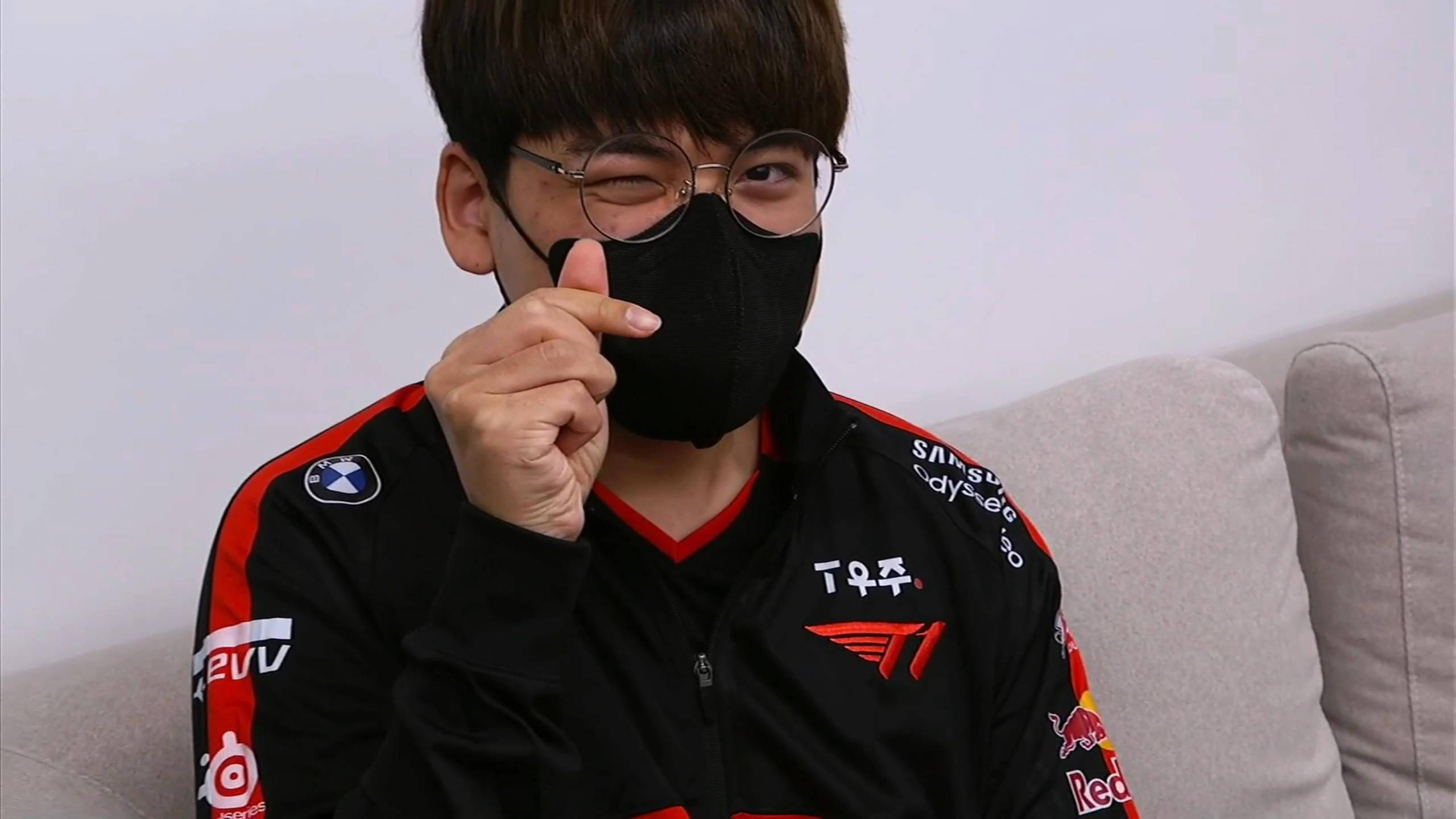 开云体育中国-DFM翻盘T1，Xiaohu惊艳世界