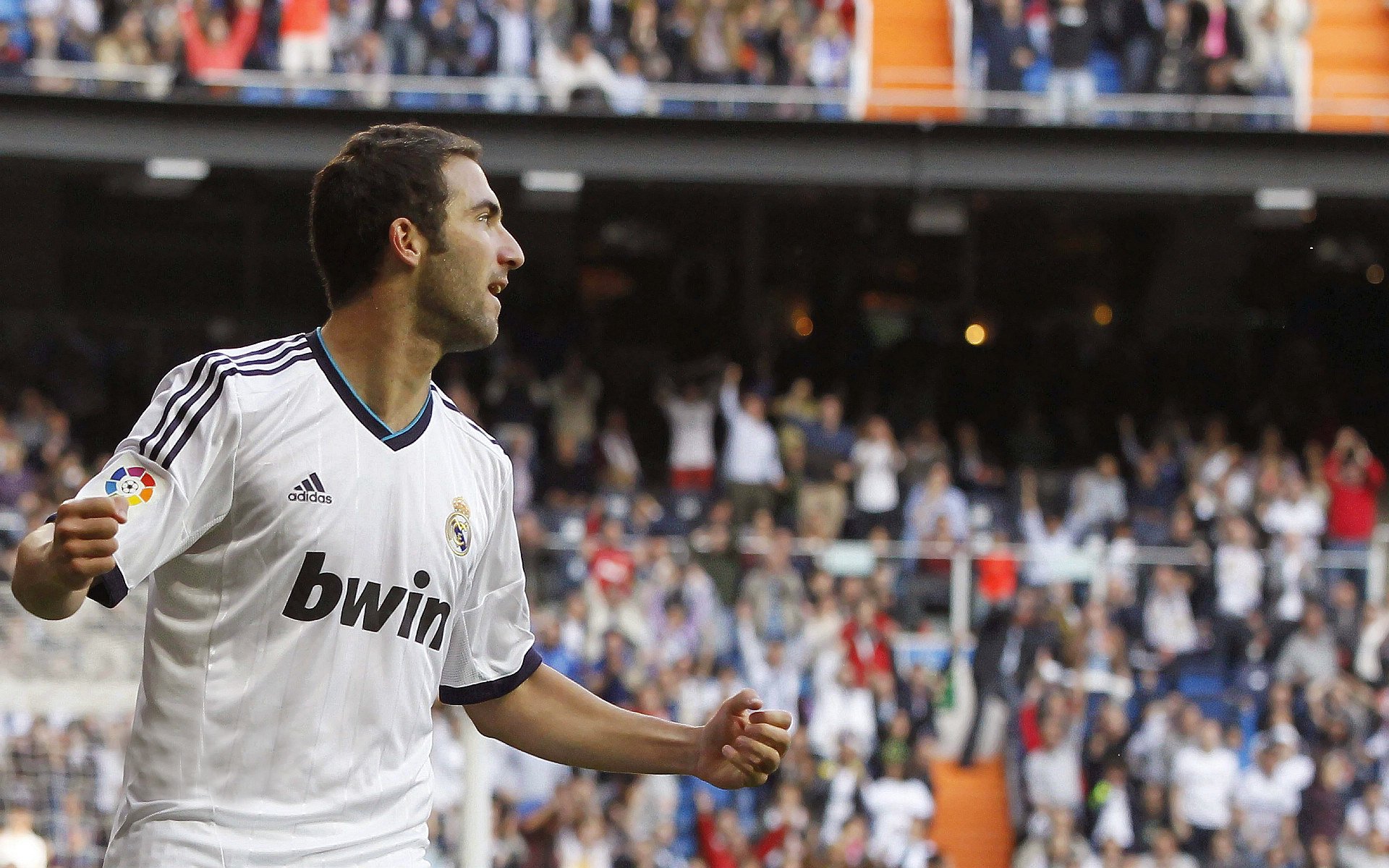 开云官网-班凯罗之夜，孤星扛鼎，德甲争冠战火重燃